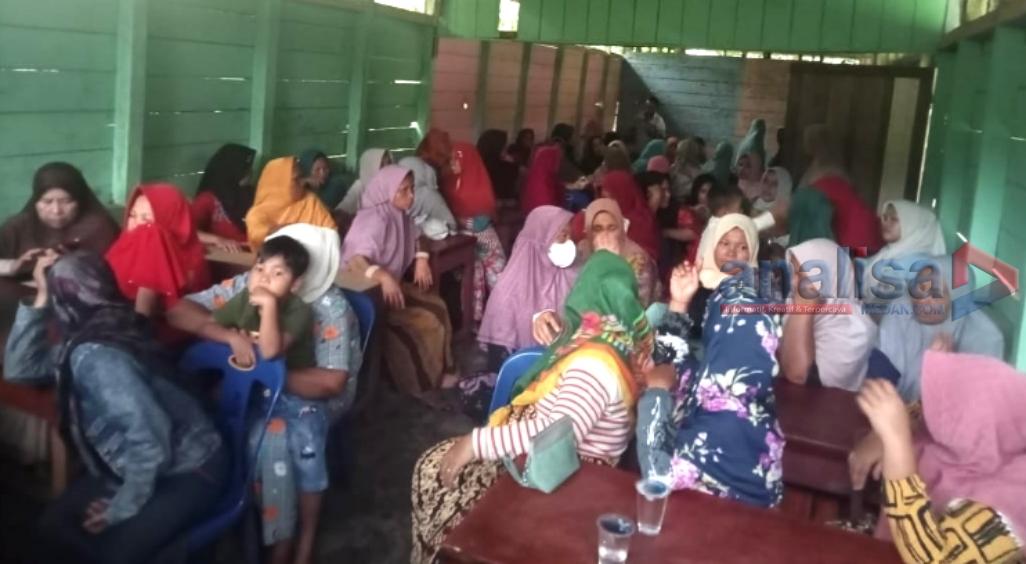 Rombongan Emak Pengajian Geruduk Kafe “Remang-remang” di Sidimpuan