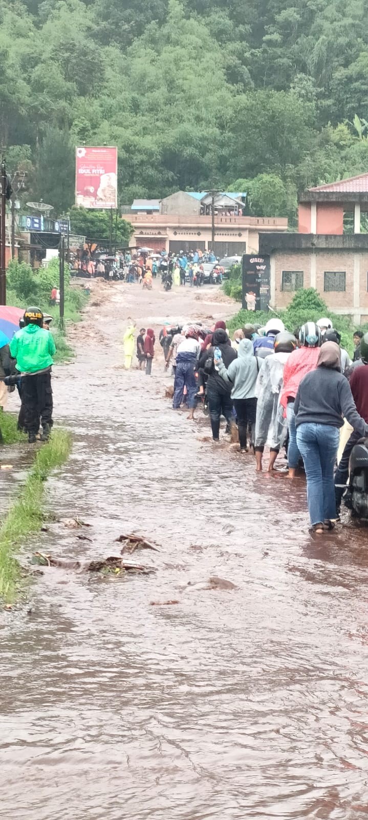 Banjir Bandang Sapu Pemandian Alam Simbahe Sibolangit, Ada Mobil Turut Hanyut