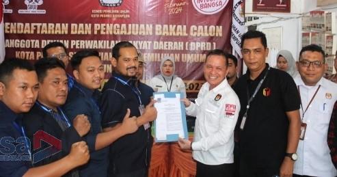 Nasdem dan PDIP Kompak Daftar Caleg 2024 ke KPU Kota Padangsidimpuan Hari Ini
