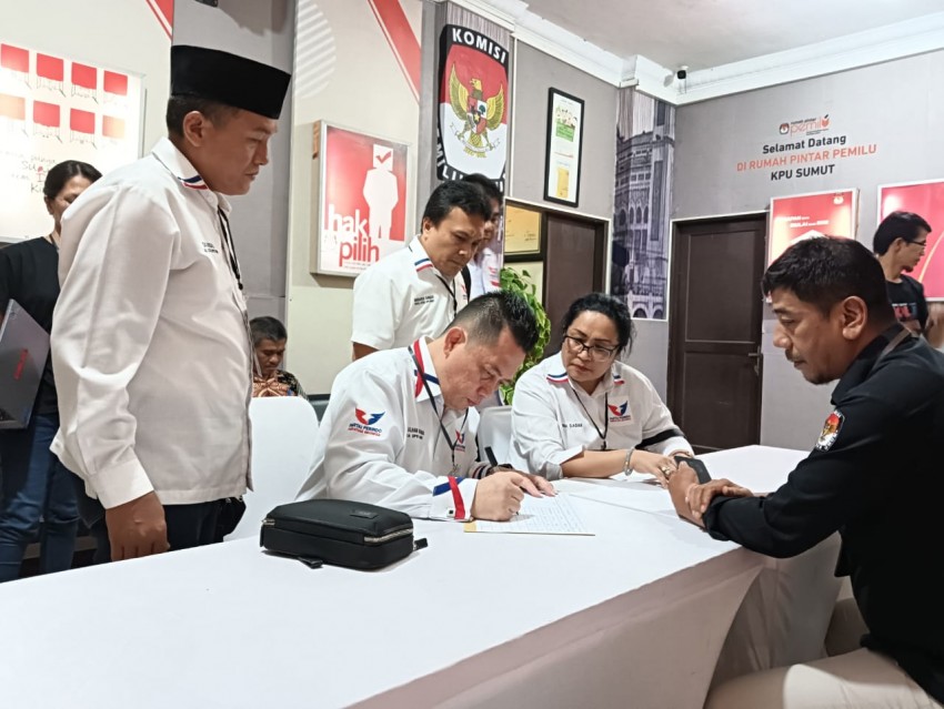 Partai  Perindo Sumut Daftarkan 100 Bacaleg ke KPU