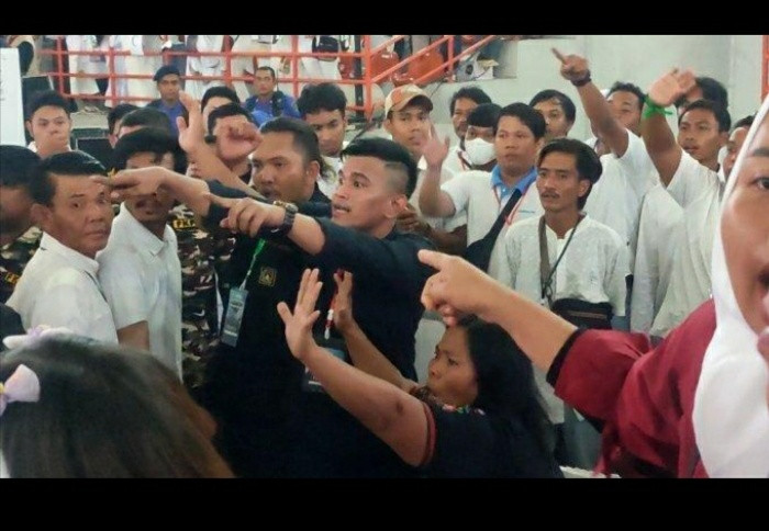 Saat Berkunjung ke Medan, Presiden Jokowi Dilempar Sandal dan Air Mineral