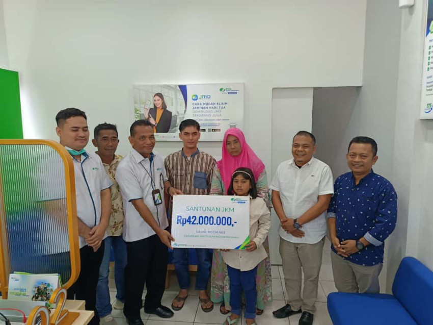 Ahli Waris Anggota PWI Madina Terima Santunan Rp 42 Juta