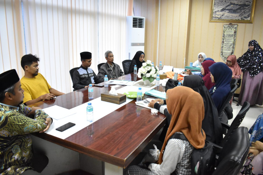 Dipersulit Penandatangan Berkas, Belasan Guru Mengaji Lapor ke DPRD Medan