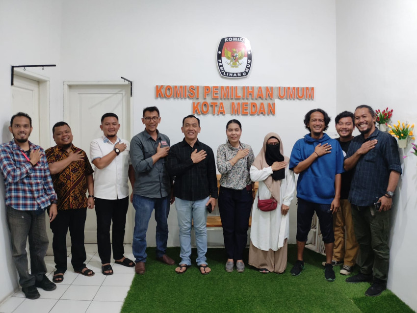 Pewarta Poto Indonesia Medan Silatutahmi ke  KPU Medan