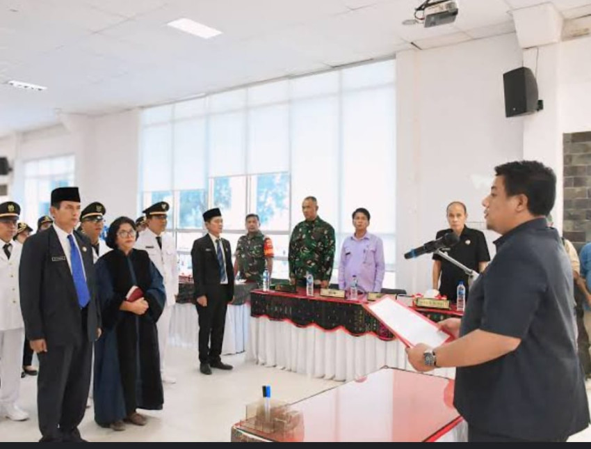 Sebanyak 4 Camat dan 18 Pejabat Baru Dilantik Sekdakab Samosir.  Berikut nama-namanya: