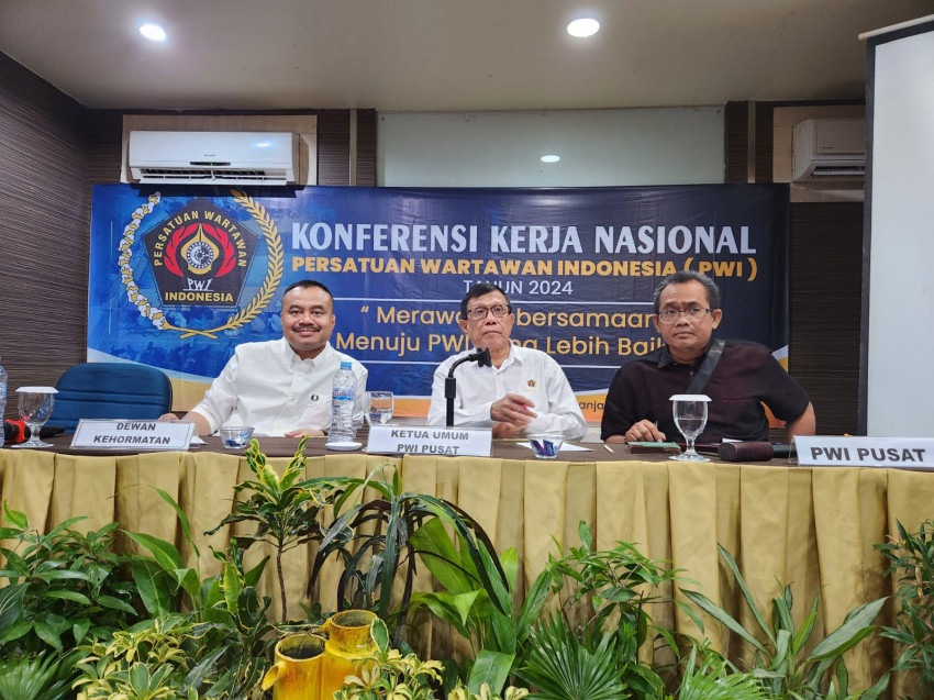 30 Provinsi Tak Akui KLB, PWI Pusat Tetap Dipimpin Henry Ch Bangun