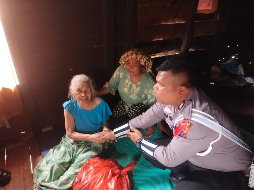 Peringatan Hari Lalu Lintas Bhayangkara ke 69, Satlantas Polres Palas Bansos ke Desa