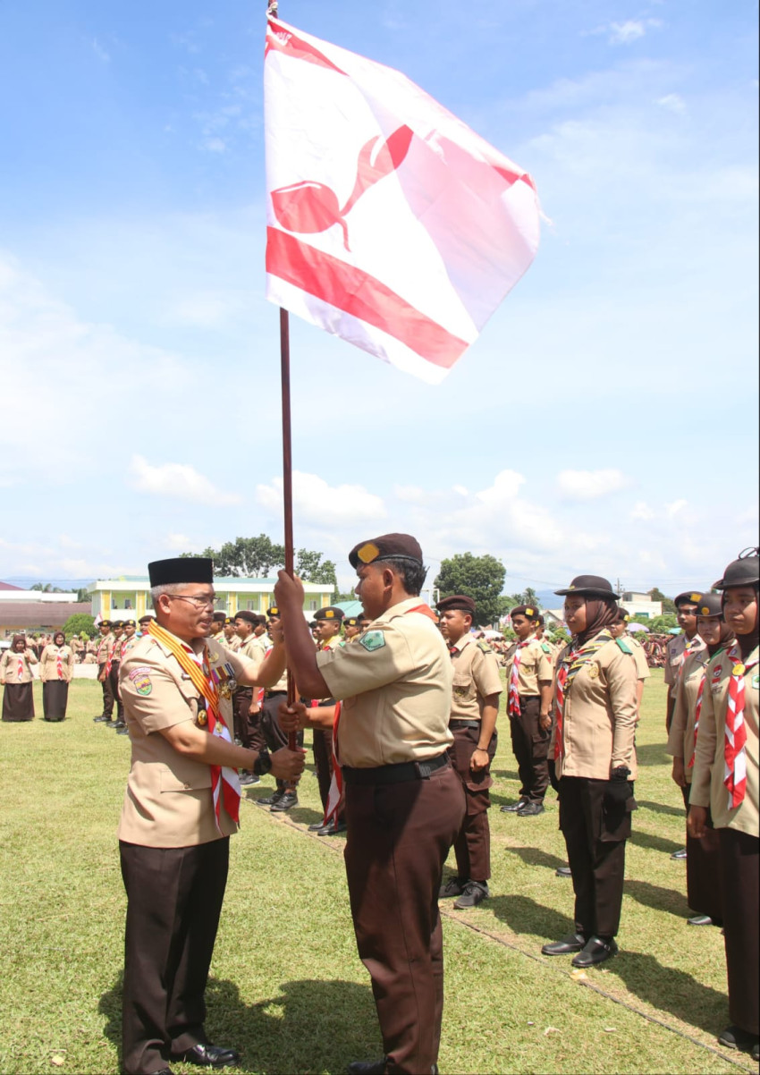 Sekda Palas Lepas 100 Anggota Pramuka Ikuti Kemah Kaldera Toba