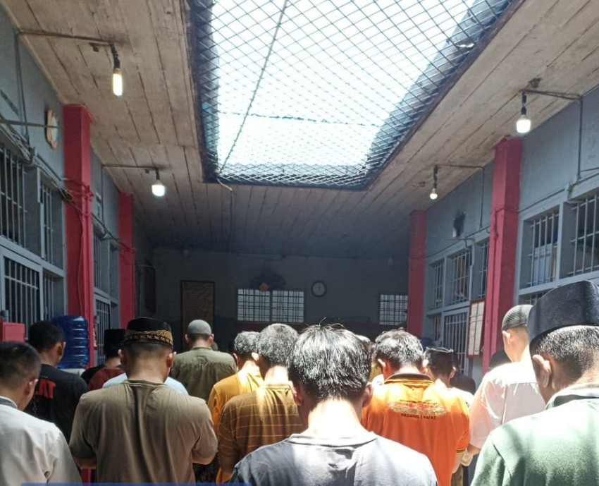 Bangun Mental Spiritual WBP, Solat Jumat Berjamaah di Rutan Sibuhuan