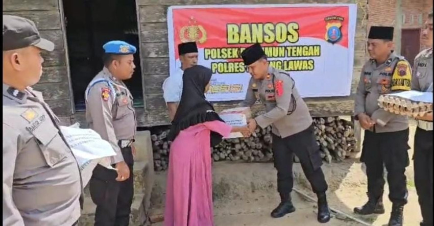Jumat Berkah, Polsek Barumun Tengah Bagi Puluhan Paket Sembako