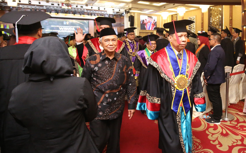 Wisuda  UMSU ,  Busyro Muqoddas ; Kampus Harus Menjadi Pelopor Gerakan Moral