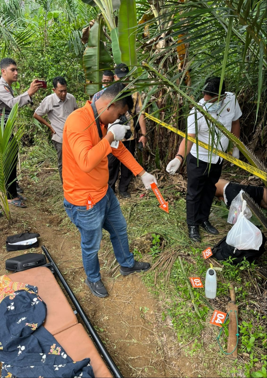Warga Desa Bulusonik Temukan Mayat Pria di Kebun