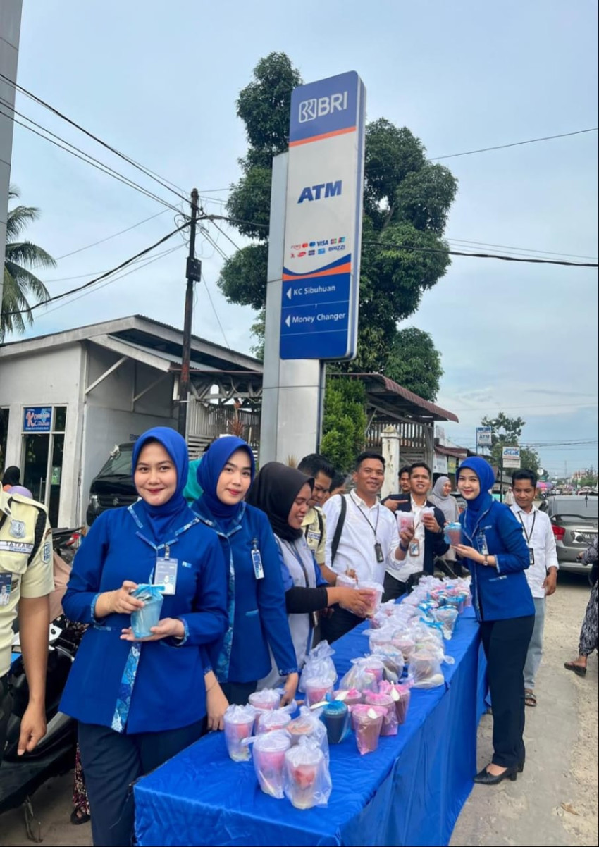 BRI BO Sibuhuan Menabur Berkah Ramadhan Berbagi Takjil ke Masyarakat