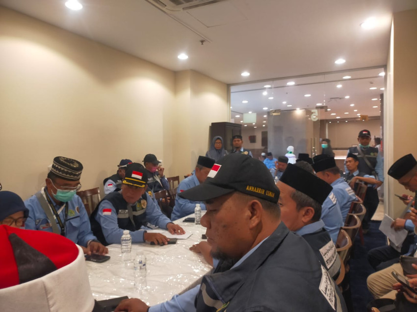 Ketua Kloter 09 KNO Lakukan Koordinasi dengan Kepala Sektor 7 Makkah Jelang Armuzna