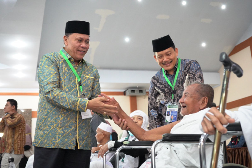 Kloter 23 Bertolak ke Tanah Suci, Dua Jemaah Calhaj Tunda Keberangkatan Karena Sakit