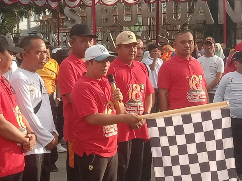 Ribuan Warga Palas Antusias Ikuti Jalan Santai  Bersama Bupati dan Wakil Bupati