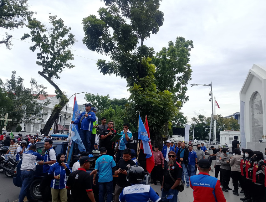 Aksi Buruh di Medan Sampaikan Delapan Tuntutan