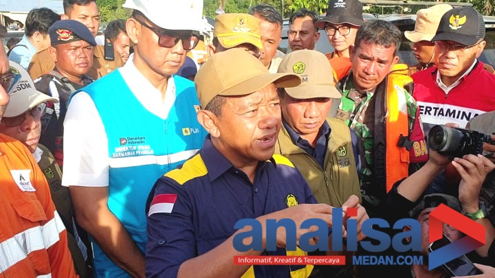 Dirut Pertamina Dampingi Bahlil Kunjungi Korban Banjir di Tapsel