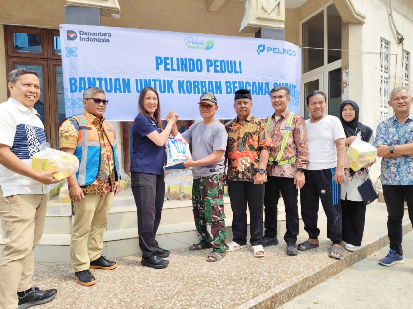 Direktur SDM dan Umum PT Pelindo Salurkan Bantuan Langsung untuk Warga terdampak Banjir