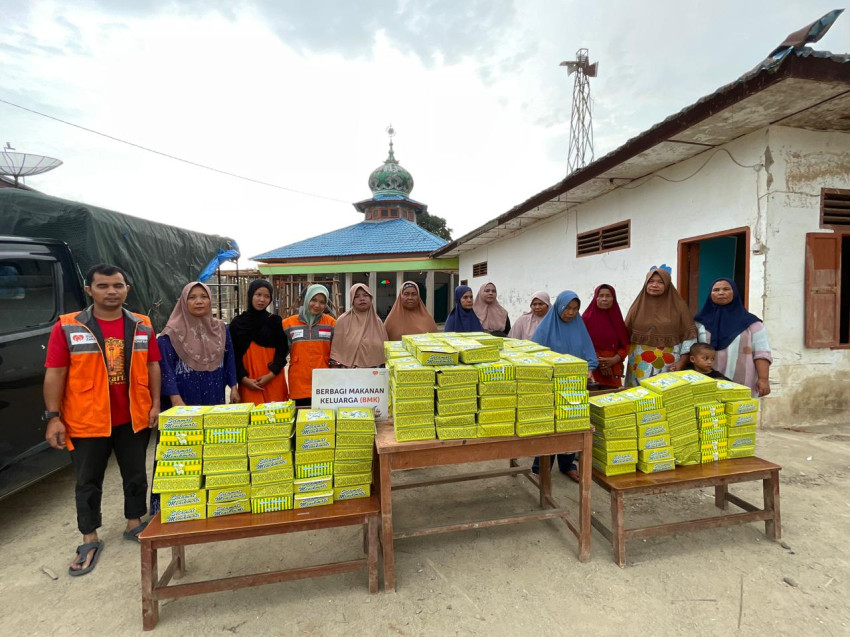 Rumah Zakat Salurkan 200 Nasi Kotak Program Berbagi Buka Puasa Warga Terdampak Banjir di Batang Toru